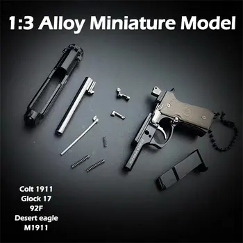 1:3 Anti-stress Speelgoed Metalen Pistool Pistool Sleutelhanger Miniatuur Model Beretta 92F Colt 1911 Glock 17 Mannen en Vrouwen Giften van de Verjaardag