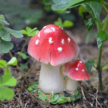 1Pc Hars Mini Mushroom Beeldjes Kunstmatige Champignons Miniatuur Micro Landschap DIY Fairy Garden Terrarium Decoratie van het Huis