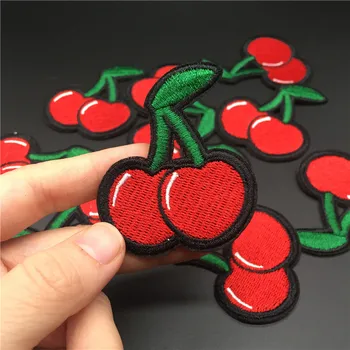 Cherry Fruit Leuke Kleding Patch Grootte: 4.8x5.6cm Diy Geborduurde Ijzer Op Patch voor Kleding Sticker Meisjes T-Shirt Jurk Appliques