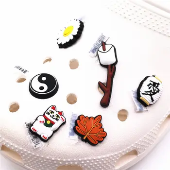 Nieuwigheid Tai Chi Schoen Charmes Accessoires Liefde Lucky Cat Maple Leaf Slipper met Gesp Decoratie voor croc jibz Kids X-mas Party Gifts
